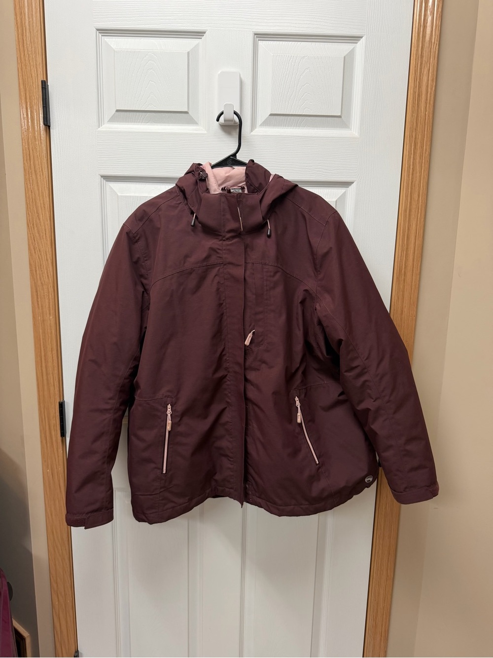 Women's Hooded Insulated Snow Jacket - Burgundy